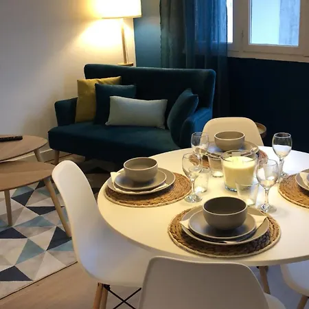 Cosy Iris- T4 - Avec Balcon & Parking Gratuit Apartment *