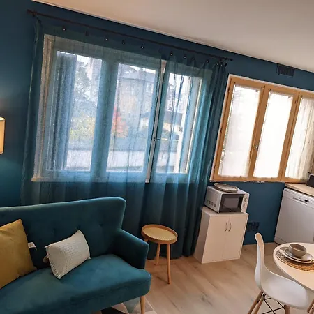 Cosy Iris- T4 - Avec Balcon & Parking Gratuit *