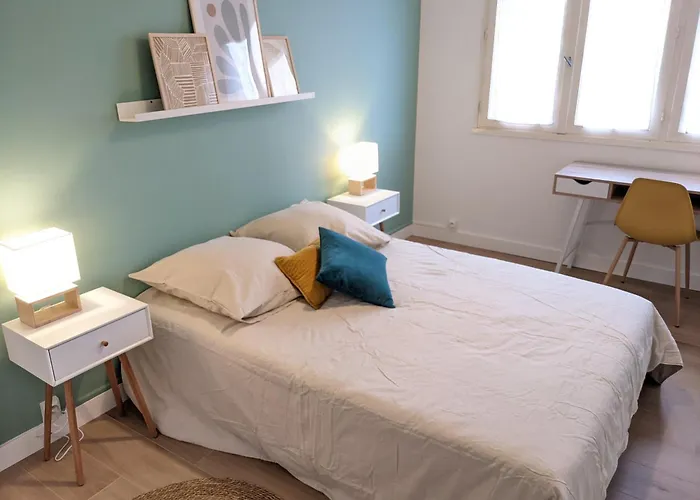 Cosy Iris- T4 - Avec Balcon & Parking Gratuit Апартаменты *