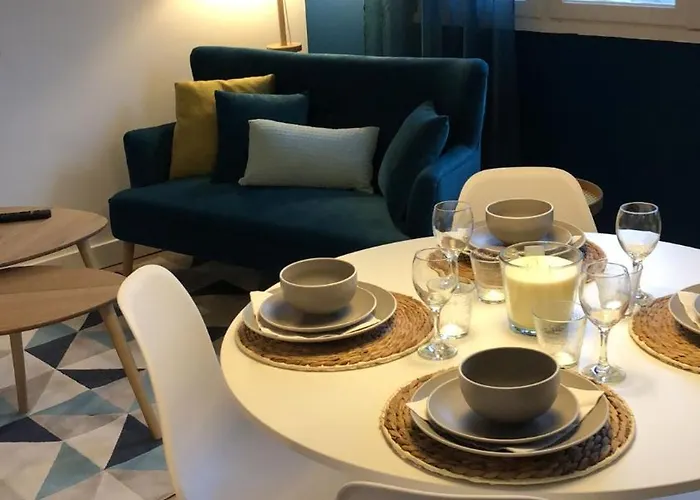 Cosy Iris- T4 - Avec Balcon & Parking Gratuit Апартаменты *